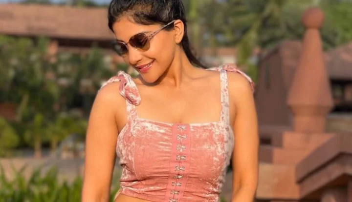 கோவா தீவில் என்ஜாய் பண்ணும் சாக்ஷி அகர்வால் - ரீசென்ட் போட்டோஸ்!