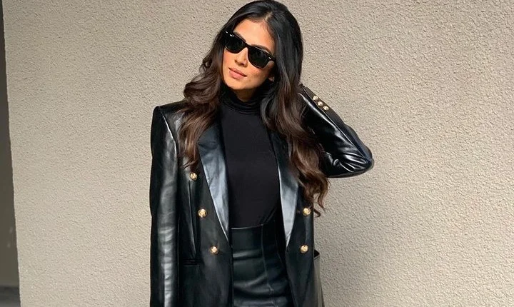 மஜாவா இருக்கீங்க டோலி....  கிளாமரை கட்டவிழ்த்துவிட்ட மாஸ்டர்  மாளவிகா!