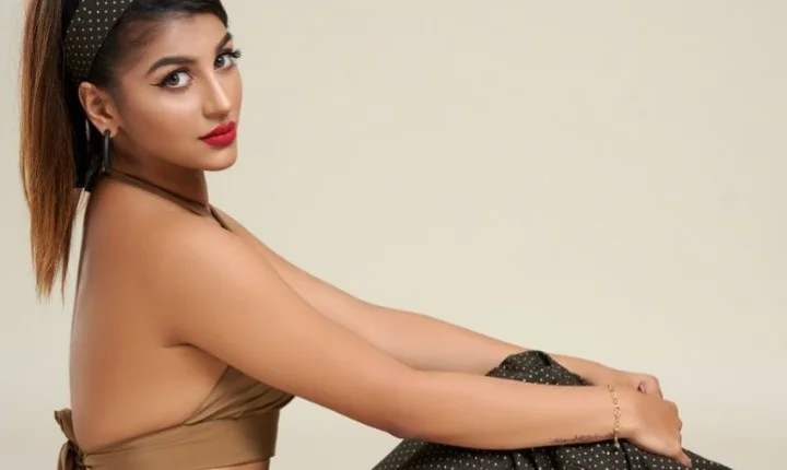 செம ஸ்லிம் ஆகிட்டியேம்மா... ஷேப்பான உடலை காட்டி ஜிவ்வுனு இழுக்கும் யாஷிகா!