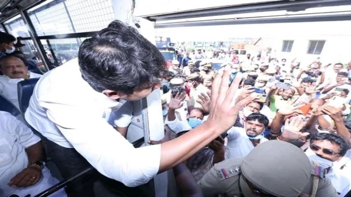 போலிஸ்காரங்க என்கிட்ட கெஞ்சினாங்க… உதயநிதி மேடையில் பேச்சு!