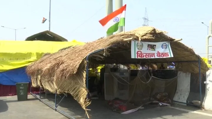 கோடை வெயிலை சமாளிக்க போராடும் டெல்லி விவசாயிகளின் ஏற்பாடுகள்