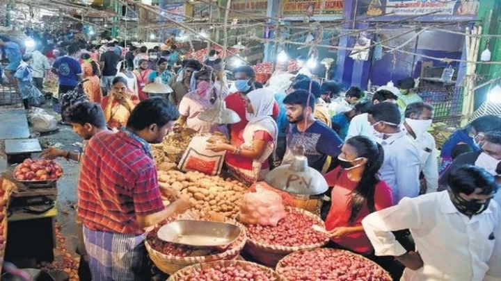 கோயம்பேடு மார்க்கெட் வியாபாரிகள் உள்ளிருப்பு போராட்டம்!