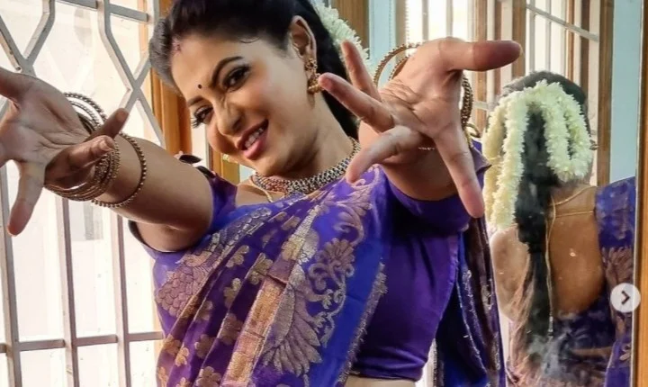 கவர்ச்சி நடிகை ரேஷ்மாவின் லேட்டஸ்ட் போட்டோஸ்!