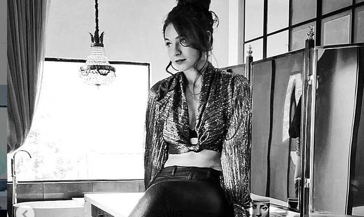 மாடர்ன் உடையில் எடக்கு மடக்கா போஸ் கொடுத்து தள்ளும் ஆண்ட்ரியா!