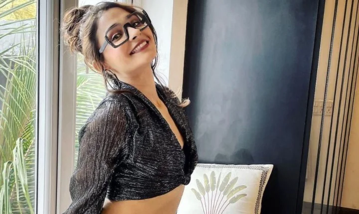 மாடர்ன் உடையில் எடக்கு மடக்கா போஸ் கொடுத்து தள்ளும் ஆண்ட்ரியா!