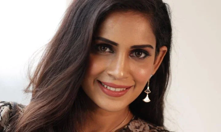 பிக்பாஸ் சம்யுக்தாவின் மாடர்ன் கலெக்ஷன்ஸ்!