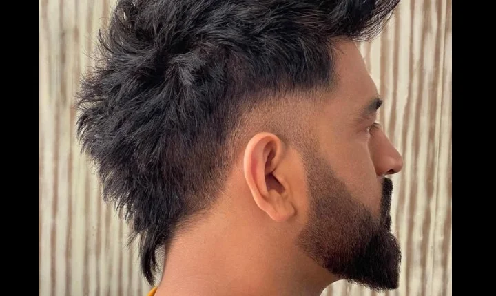 #DhoniHairStyle இணையத்தில் வைரலாகும் தோனியின் நியூ லுக்!