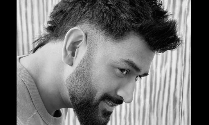 #DhoniHairStyle இணையத்தில் வைரலாகும் தோனியின் நியூ லுக்!