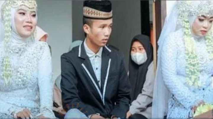 ஒரே மணமேடையில் 2 பெண்களை திருமணம் செய்துகொண்ட இளைஞர்!