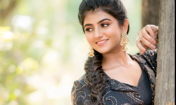 செமி கிளாமரில் செமயா இருக்கும் கேபிரில்லா!