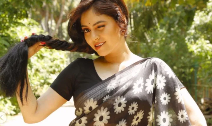 இஞ்சி இடுப்பழகி... கருப்பு புடவையில் கலர் இடுப்பு காட்டிய ஷெரின்!