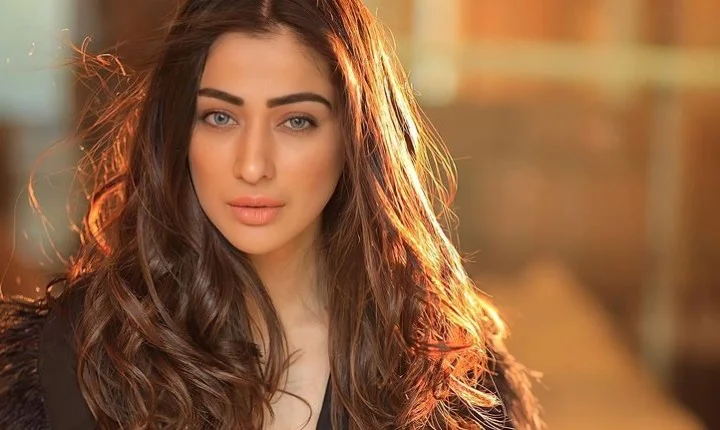 அளவற்ற கவர்ச்சியால் பிரபலங்களை மயக்கிய ராய் லட்சுமி!