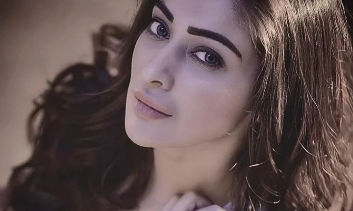 அளவற்ற கவர்ச்சியால் பிரபலங்களை மயக்கிய ராய் லட்சுமி!