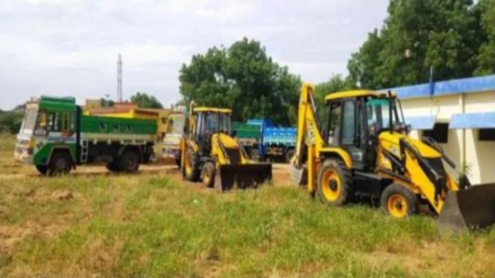 4 tipper trucks involved