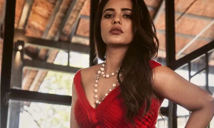 பியூட்டி குயின்... ஐஸ்வர்யா ராஜேஷின்  அசத்தலான போட்டோஸ்!