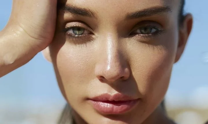 பிகினி கவர்ச்சியில் திக்குமுக்காட செய்த ஏமி ஜாக்சன்!