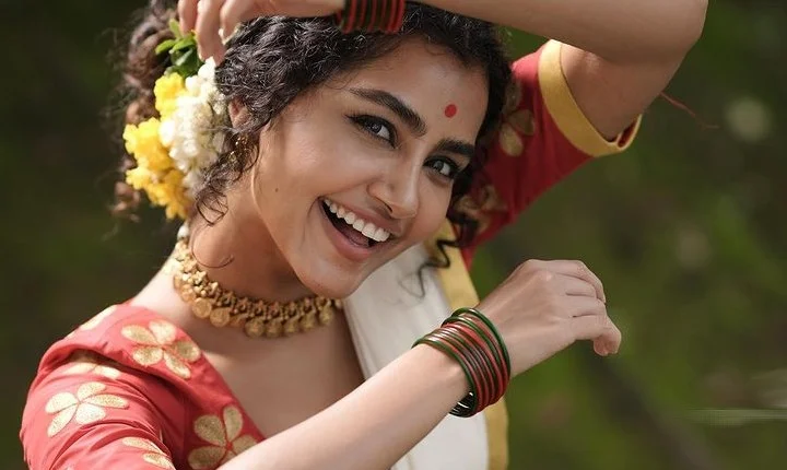 அழகு பொண்ணு அனுபமா... கிறங்க வைக்கும் கியூட் எக்ஸ்பிரஷன்ஸ்!