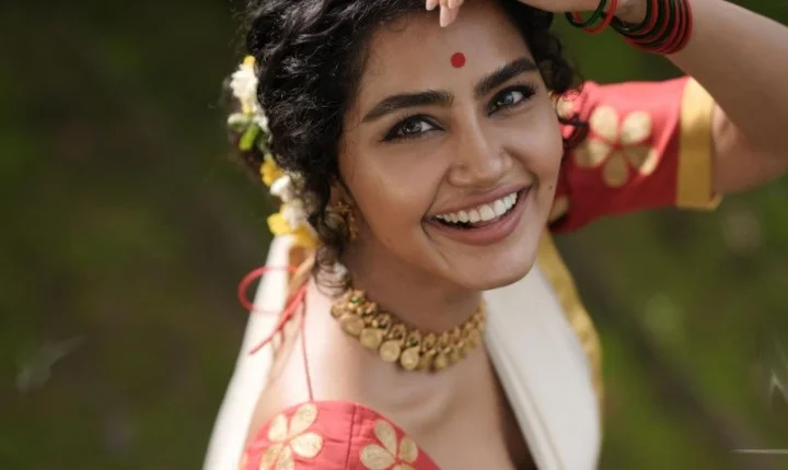 அழகு பொண்ணு அனுபமா... கிறங்க வைக்கும் கியூட் எக்ஸ்பிரஷன்ஸ்!