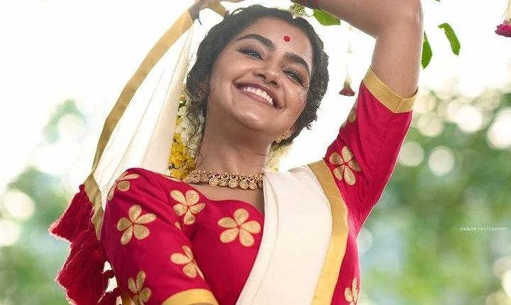 அழகு பொண்ணு அனுபமா... கிறங்க வைக்கும் கியூட் எக்ஸ்பிரஷன்ஸ்!