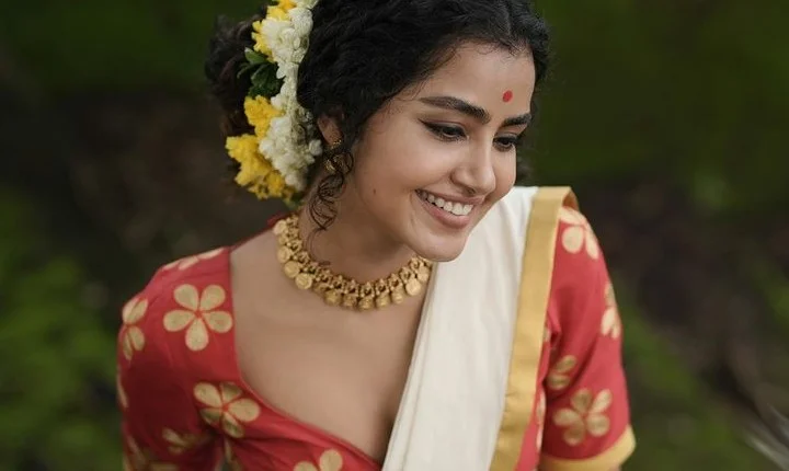 அழகு பொண்ணு அனுபமா... கிறங்க வைக்கும் கியூட் எக்ஸ்பிரஷன்ஸ்!