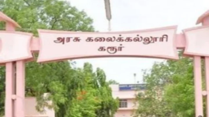 தமிழக முதல்வரிடம் அரசு கலைக்கல்லூரி மாணவர்கள் கொடுத்த புகார் !