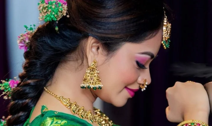 பசங்க கண்ணு ஃபுல்லா உன் மேலே தான் இருக்கு - அழகுல அசரடிக்கும் அனிதா!