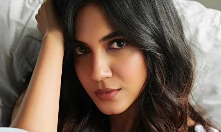 நடிகை ரித்து வர்மாவின் லேட்டஸ்ட் புகைப்படங்கள்!