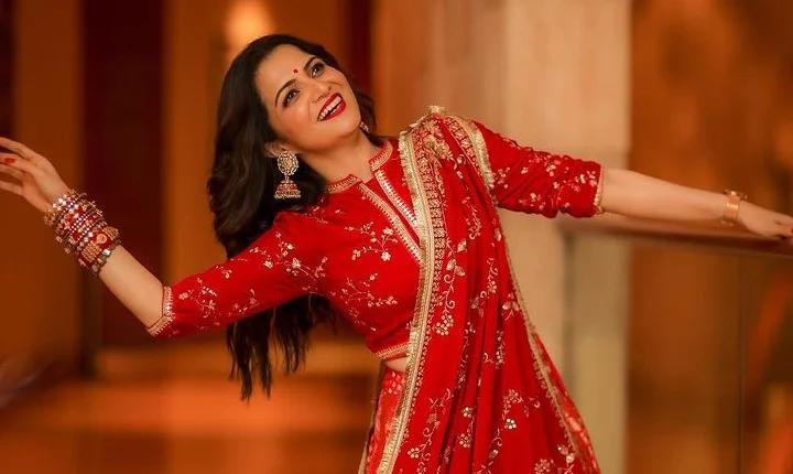 லட்சணமான அழகில் டிடி - லைக்ஸ் அள்ளும் போட்டோஸ்!