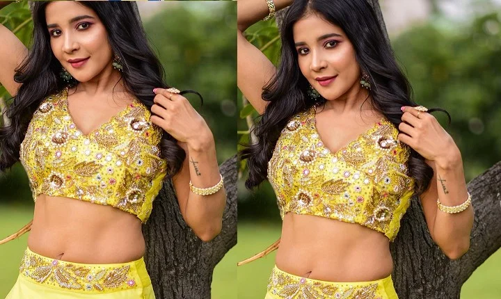 மஞ்ச கலரு உடையில் மஜாவான கவர்ச்சி - தூக்கி காட்டிய சாக்ஷி!