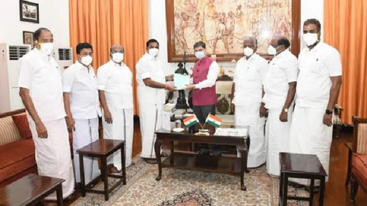 தேர்தல்களில் முறைகேடு - தமிழக ஆளுநர் ஆர்.என். ரவியிடம் அதிமுக தலைவர்கள் புகார்