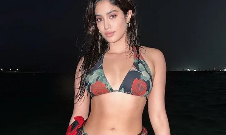 இருட்டில் இஷ்டப்படி காட்டிய ஜான்வி கபூர் - இது முரட்டுத்தனமால்ல இருக்கு!