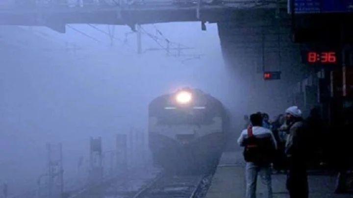 சென்னையில் மூடுபனி: புறநகர் ரயில்கள் தாமதம்