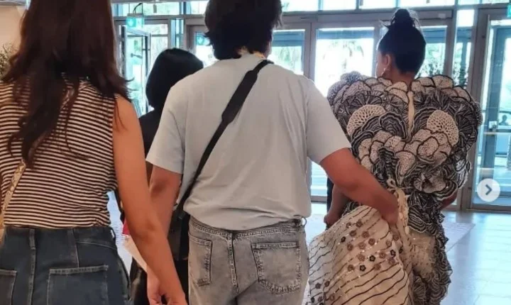 விதவிதமான கவர்ச்சி... அட்டைப்படங்களுக்கு அடங்க மறுத்து போஸ் கொடுத்த சமந்தா!