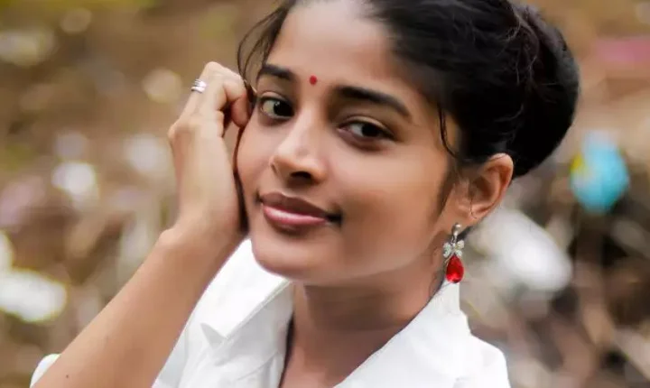 டாப் 10 பிரபலமான தமிழ் அறிமுக கதாநாயகிகள் 2021