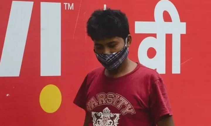 வோடஃபோன் நிறுவனம் இந்தியாவை விட்டுச் செல்கிறதா? வாடிக்கையாளர்களுக்கு என்னவாகும்?