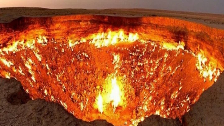 நரகத்தின் வாசலை மூடும் துர்க்மெனிஸ்தான்..! – சுற்றுலா பயணிகள் அதிர்ச்சி!