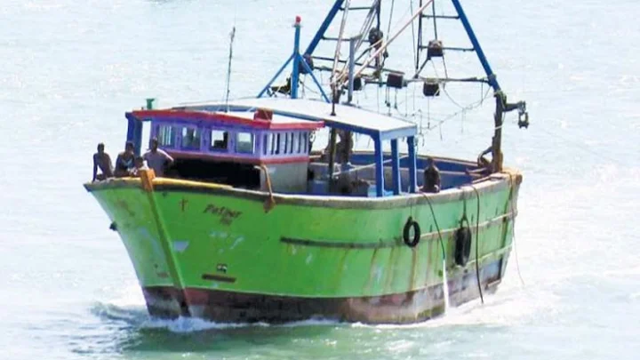 ராமேஸ்வரம் மீனவர்கள் மீது மோதிய இலங்கை கடற்படை கப்பல்: 5 மீனவர்கள் காயமா?