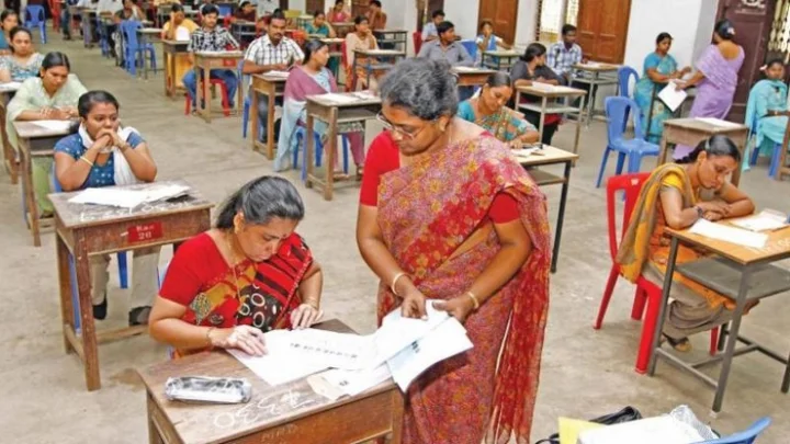 ஆசிரியர்