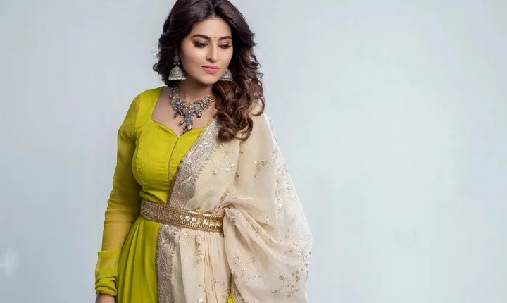 உங்கள மிஞ்ச இன்னொரு நடிகை பொறந்து தான் வரணும் - சினேகாவை வர்ணிக்கும் ரசிகர்கள்!