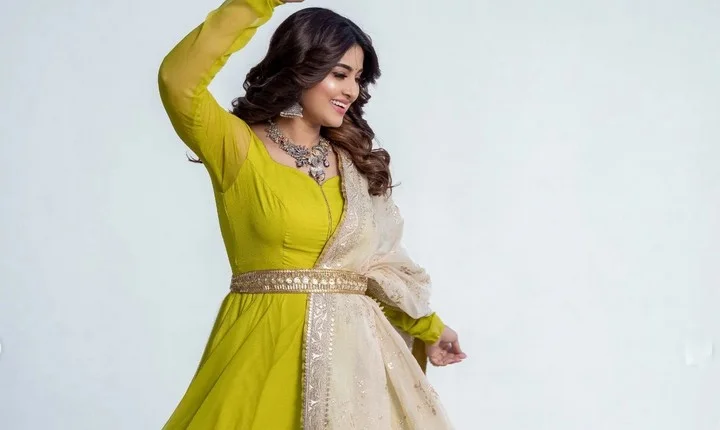 உங்கள மிஞ்ச இன்னொரு நடிகை பொறந்து தான் வரணும் - சினேகாவை வர்ணிக்கும் ரசிகர்கள்!