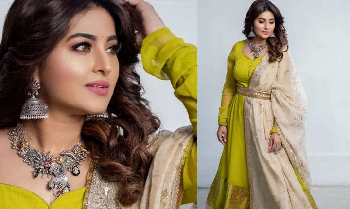 உங்கள மிஞ்ச இன்னொரு நடிகை பொறந்து தான் வரணும் - சினேகாவை வர்ணிக்கும் ரசிகர்கள்!