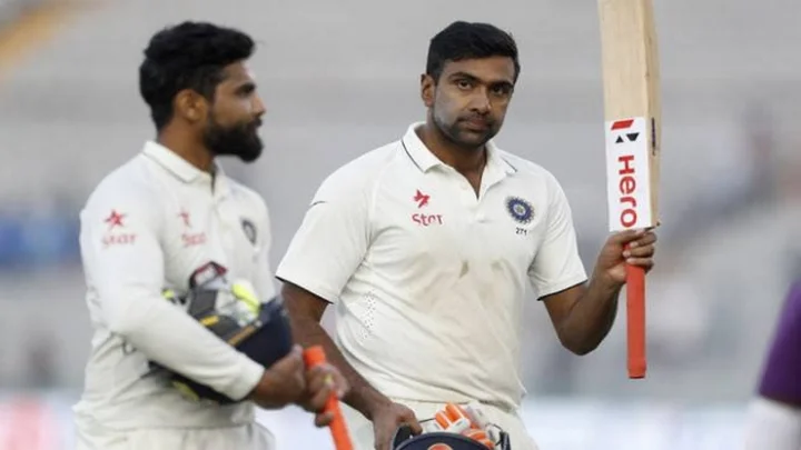 இரண்டாம் நாளும் தொடரும் அதிரடியான பேட்டிங்… சதத்தை நெருங்கும் ஜடேஜா!