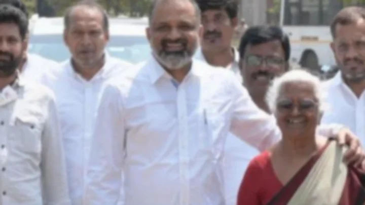 நீதிமன்ற உத்தரவுப்படி பேரறிவாளன் ஜாமீனில் விடுதலை