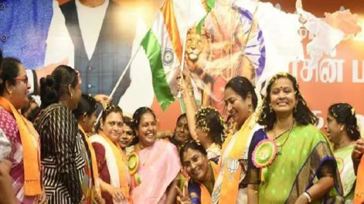 புதுச்சேரி விழாவில் நடனம் ஆடிய வானதி ஸ்ரீனிவாசன்!