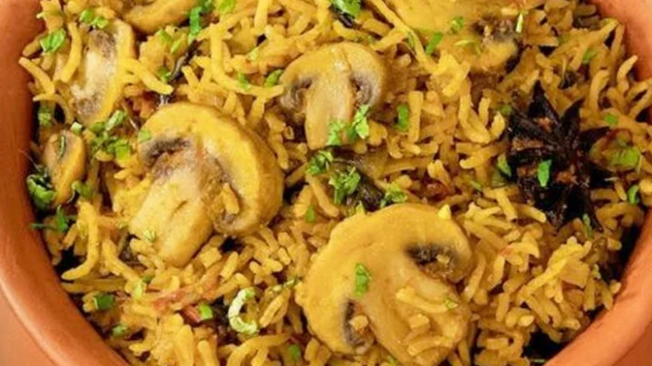சுவை மிகுந்த மஷ்ரூம் பிரியாணி செய்ய !!