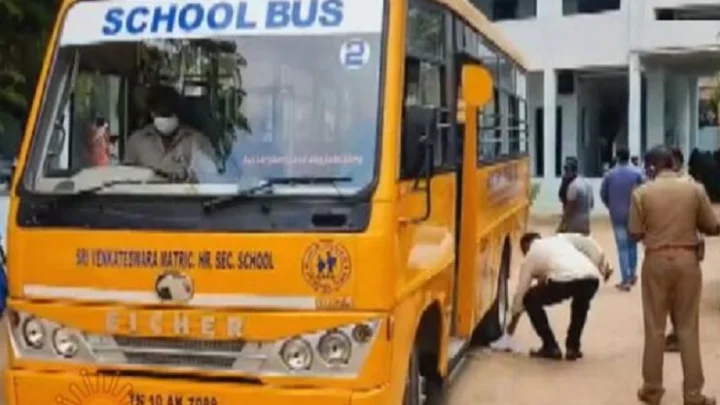 24 மணி நேரத்திற்குள் பதிலளிக்க வேண்டும்: ஆழ்வார் திருநகர் பள்ளிக்கு நோட்டீச்!