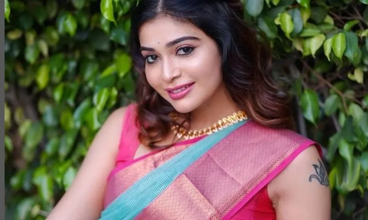 அழகிய சேலையில் வசீகரிக்கும் தர்ஷா குப்தா - லேட்டஸ்ட் போட்டோஸ்!