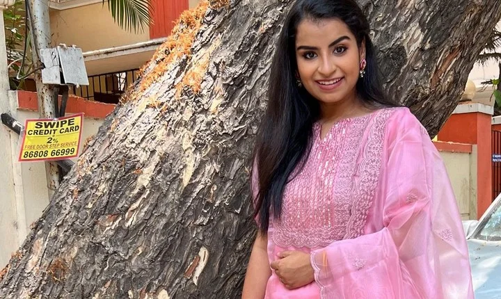 பிங்க் சுடிதாரில் கியூட்னஸ் அள்ளும் ஷிவாங்கி - லேட்டஸ்ட் போட்டோஸ்!