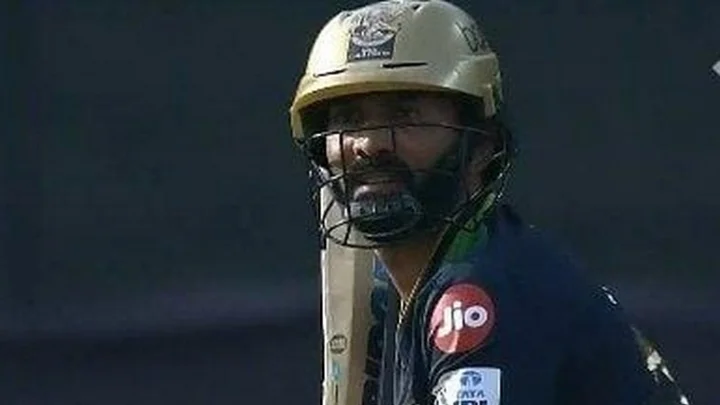 தினேஷ் கார்த்திக்கின் வெறித்தன இன்னிங்ஸ்… விராட் கோலி தலைகுணிந்து மரியாதை!