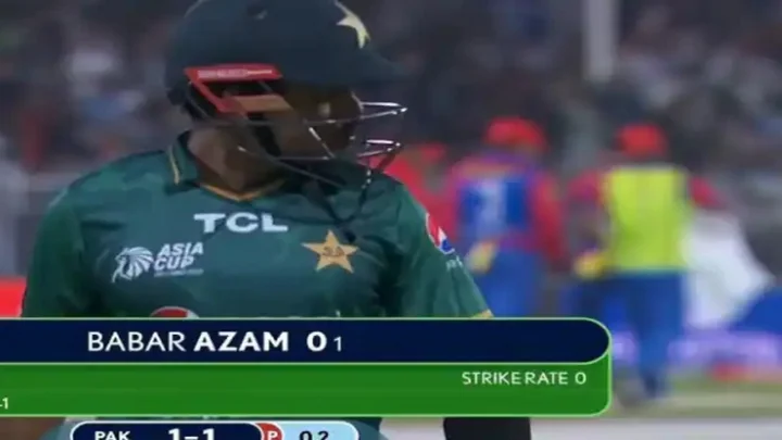 பாகிஸ்தான் அணிக்கு அதிர்ச்சி கொடுத்த அர்ஷ்தீப்… கோல்டன் டக் அவுட் ஆன பாபர் அசாம்!